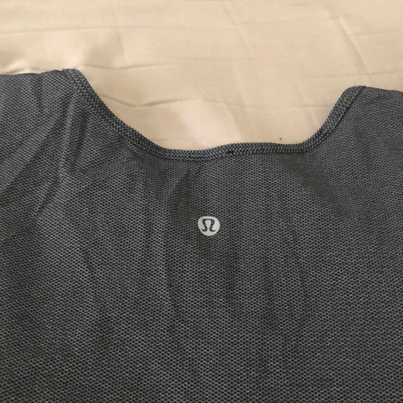 Men’s Lululemon tank top - Picture 3 of 3